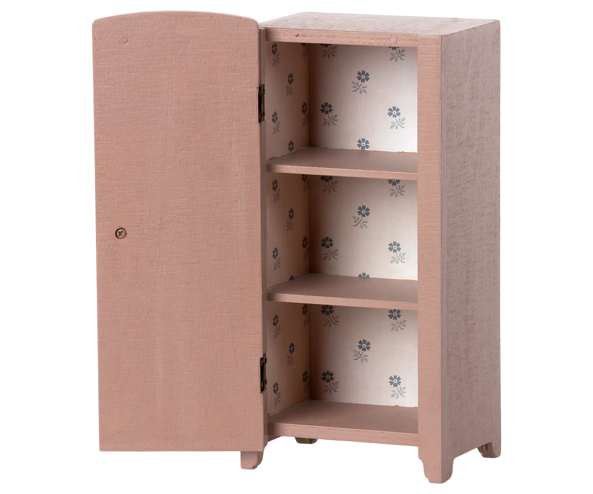 Armadio rosa chiaro