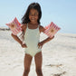 Bambina con braccioli Daisy Flower in spiaggia