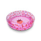Piscina gonfiabile Strawberry Fields Swim Essentials – vista frontale rosa con fragole su sfondo bianco