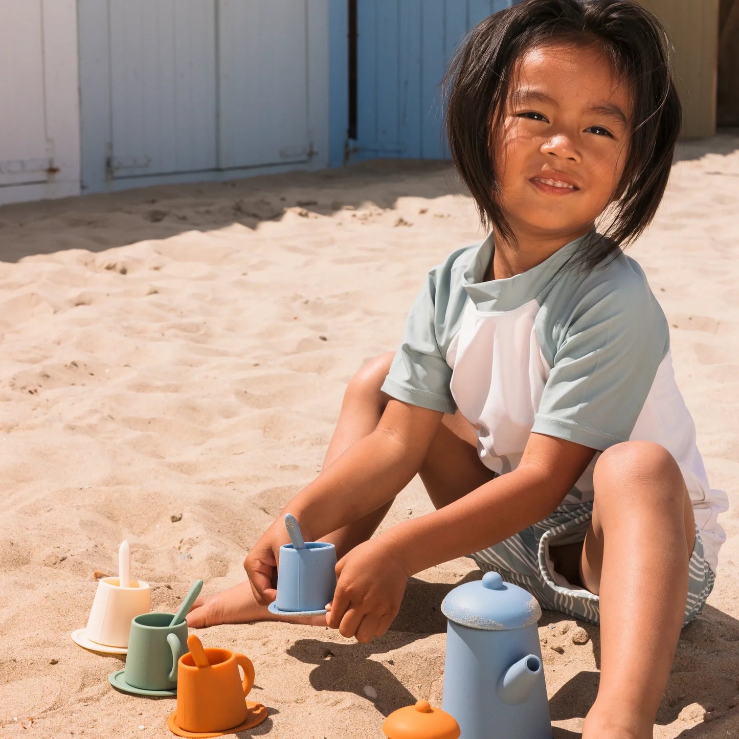 Tea Set in silicone - Multi - bambina in spiaggia