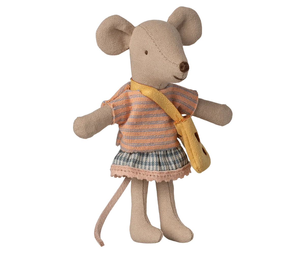Topolina sorellina Maileg con maglia rosa a righe, gonna e borsa gialla a forma di formaggio