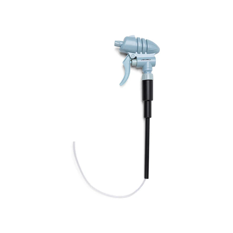 Pistola ad acqua grigia inclusa nel galleggiante Barca con Gabbiano Swim Essentials – dettaglio su sfondo bianco