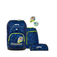 Set Zaino Front Runbear Ergobag indossato da bambino, vista frontale blu navy con fulmini