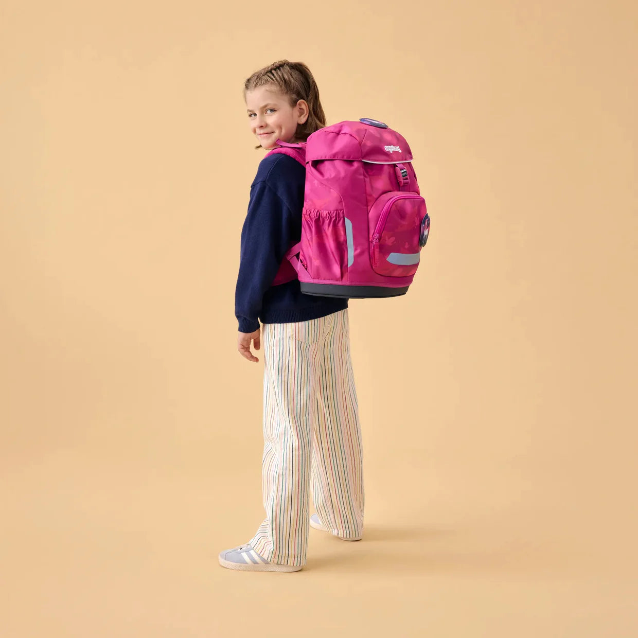 Zaino Bearicorn Ergobag indossato da bambina, vista laterale